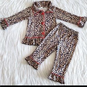 Leopard 3t pajamas boutique, smoke-free, pet free home